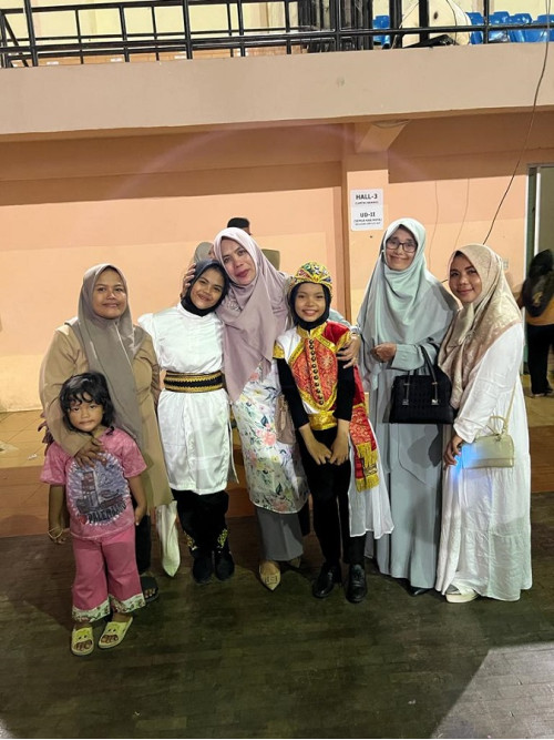 DUA SISWA SMP NEGERI 3 BERTOLAK KE ISTANA MERDEKA