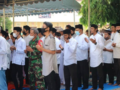 Keluarga Besar SMPN 3 Banda Aceh Shalat Gaib untuk Letkol Irfan Suri (Awak Kapal KRI Nanggala 402)
