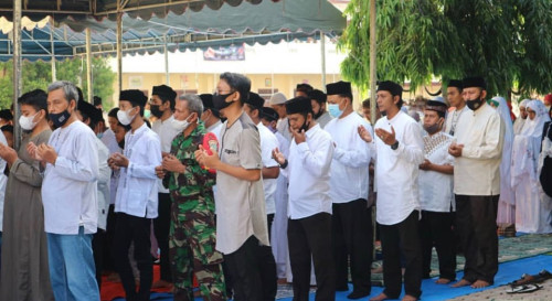 Keluarga Besar SMPN 3 Banda Aceh Shalat Gaib untuk Letkol Irfan Suri (Awak Kapal KRI Nanggala 402)